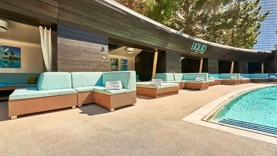 Las Vegas : Pool Crawl w/ Party Bus, Open Bar & VIP Entry - Smart planning before you go