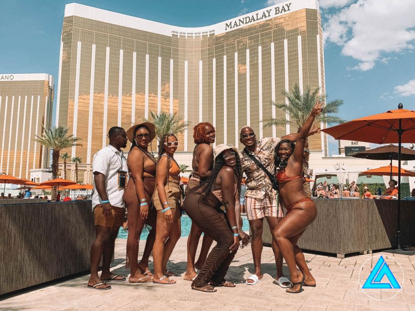 Las Vegas: Pool Crawl with Free Drinks on the Party Bus - The second stop and the first pool-party feel