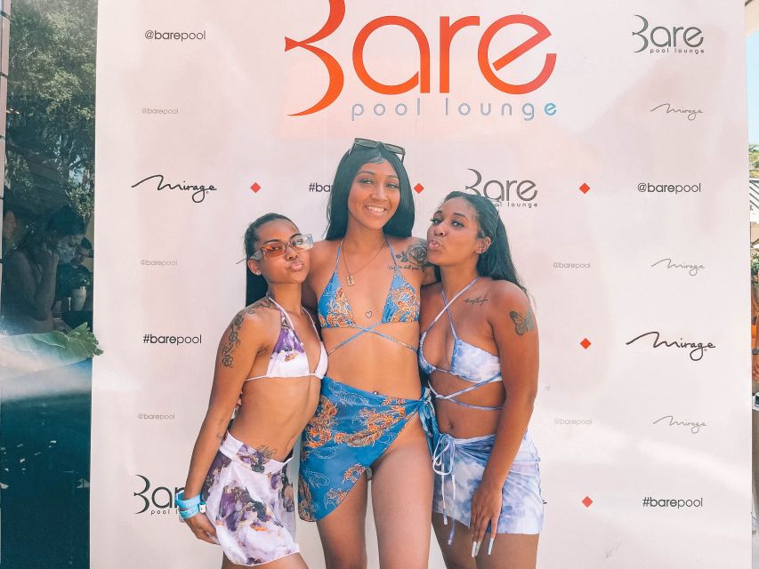 Las Vegas: Pool Crawl with Free Drinks on the Party Bus - Thirty minutes on the party bus