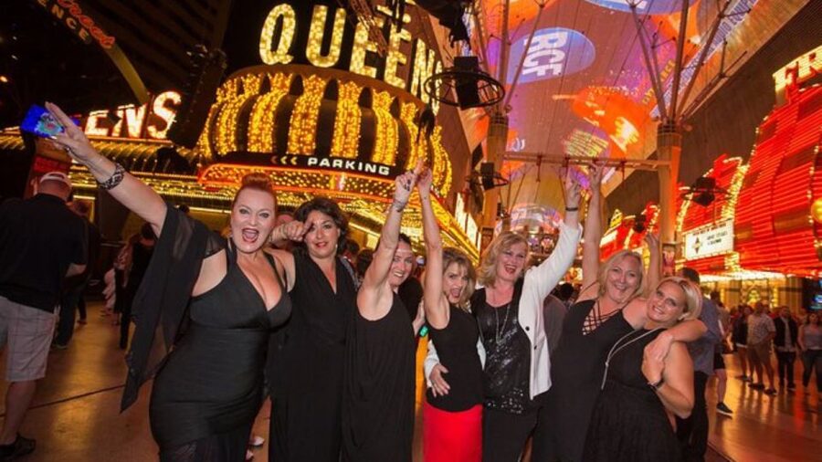 Las Vegas: Private Party Bus Tour Of Vegas Strip w Champagne - A one-hour party bus built around your group