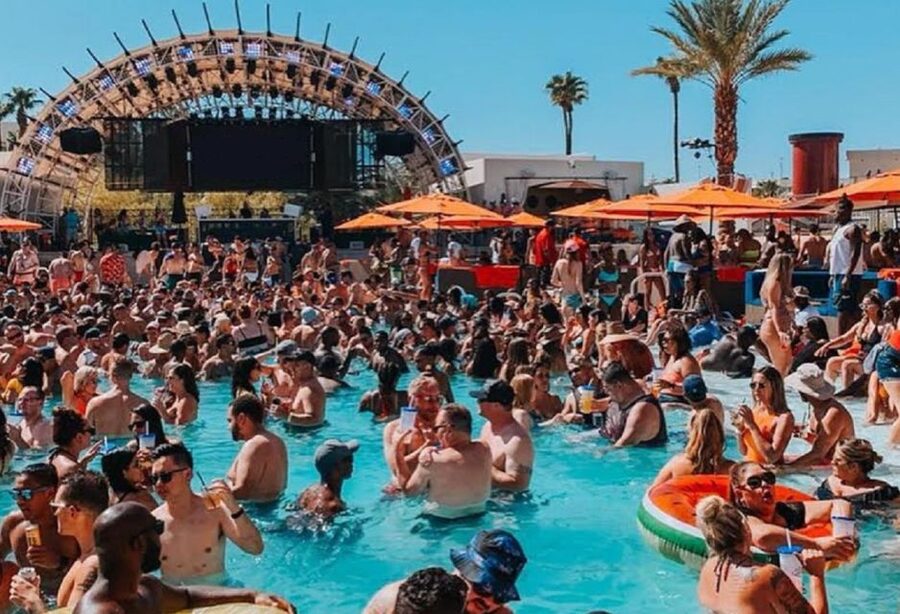 Las Vegas Strip: 3-Stop Pool Party Crawl with Party Bus - What the five-hour Las Vegas pool crawl is really like