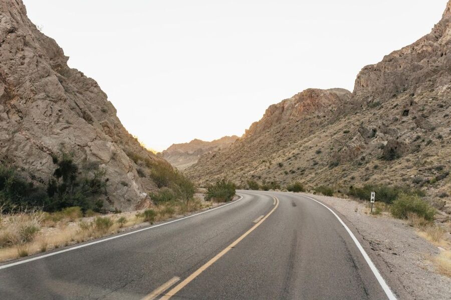 Las Vegas: Valley of Fire Guided Hike with Drinks and Snacks - What the scrambling feels like
