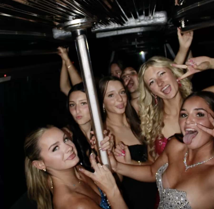 Las Vegas: VIP Club Crawl with Party Bus and Drinks - What the $98 price really covers