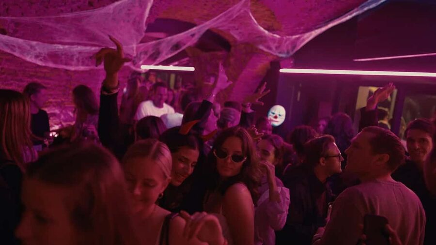 Legendary Halloween Pub Crawl Party in Milan 2025 - Who should book this Halloween pub crawl?