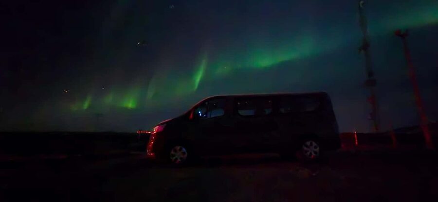 Levi: Northern Lights by Minivan with hot drinks and snacks - Three hours of patient sky watching