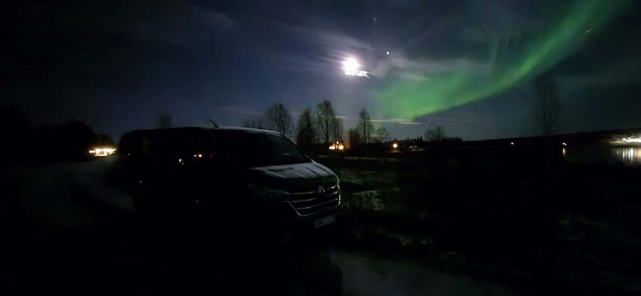 Levi: Northern Lights by Minivan with hot drinks and snacks - The comfort level of a small group