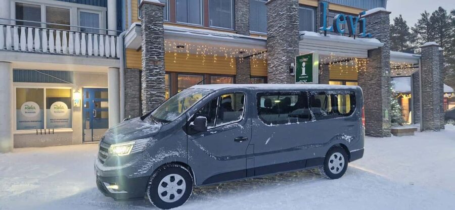 Levi: Northern Lights by Minivan with hot drinks and snacks - Starting in Sirkka and leaving the town lights