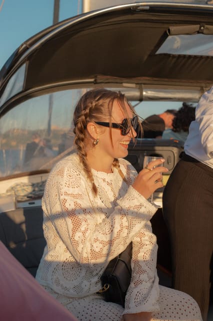 Lisbon 2 Hours Sailing Day Tour and Cruise With Drinks - Drinks, blankets, music, and the mood on board