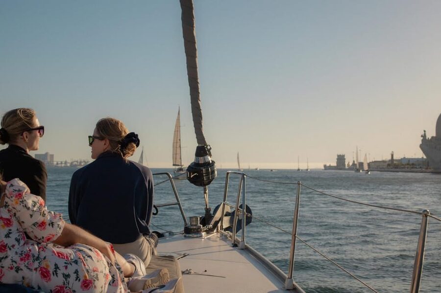 Lisbon 2 Hours Sailing Day Tour and Cruise With Drinks - Meeting the crew at Alcântara