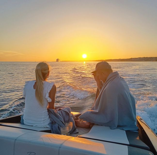 Lisbon: 2H Sunset Boat Cruise Tour with Drinks - Praça do Comércio and the eastern riverfront