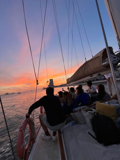 Lisbon: 2H Sunset Boat Cruise Tour with Drinks - Belém Tower and the Monument to the Discoveries