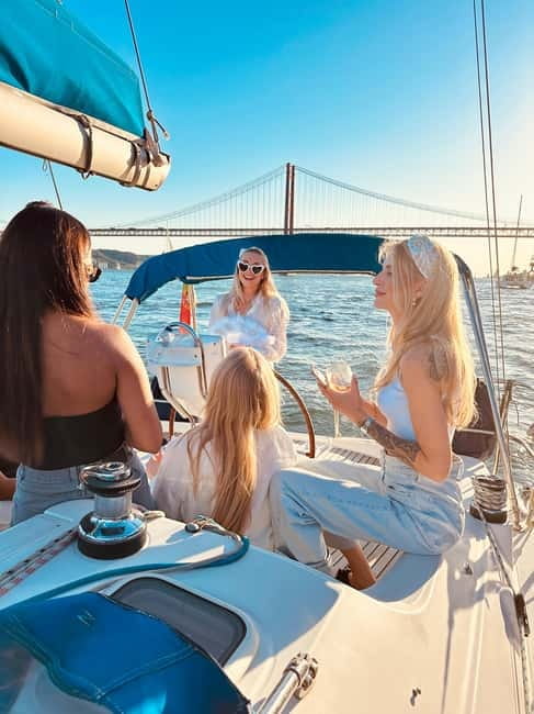 Lisbon: Boat Tour 2:30H w/ Welcome Drink and Snacks - Who will get the most from this $32 experience