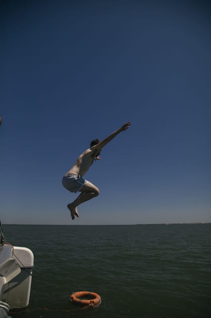Lisbon: Catamaran Boat Party with Music, Open Bar & Dives - Timing, weather, and what to bring