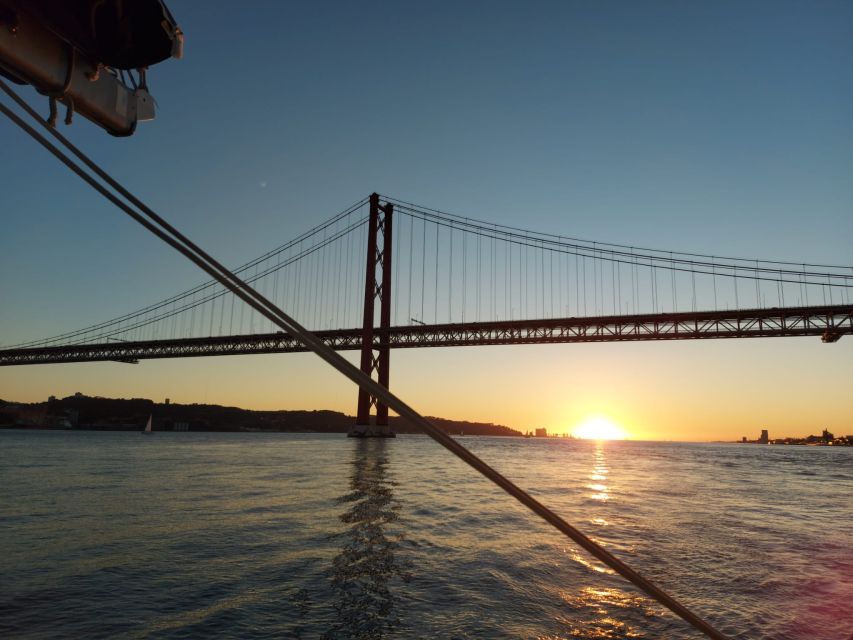Lisbon: Catamaran Cruise with Drinks & Pastel de Nata - Booking and practical details