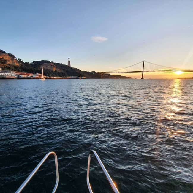 Lisbon: Catamaran Cruise with Drinks & Pastel de Nata - Morning, afternoon, or sunset?