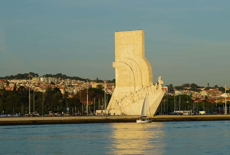 Lisbon: Classic Yacht Tour with Drinks and Pastel de Nata - Key points at a glance
