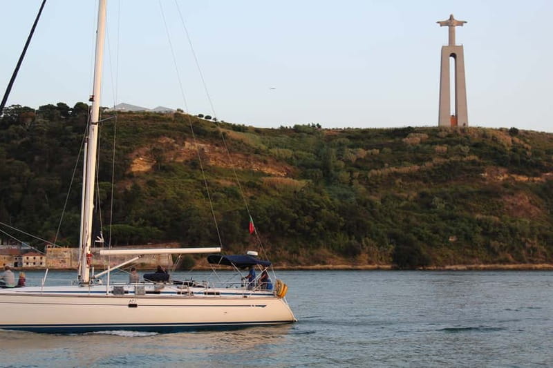 Lisbon: Classic Yacht Tour with Drinks and Pastel de Nata - Why the Tagus is Lisbon’s best viewing platform