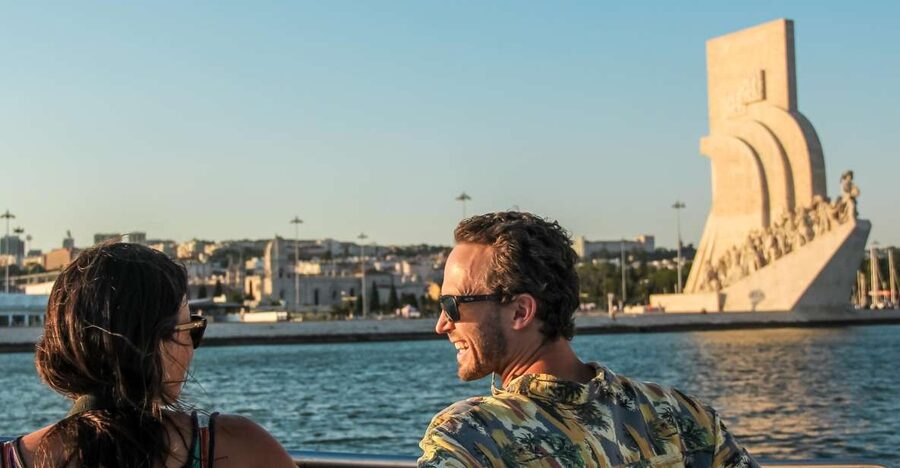 Lisbon: Cruise to the Beach with BBQ, Open Bar and Music - The first stretch along the Tagus