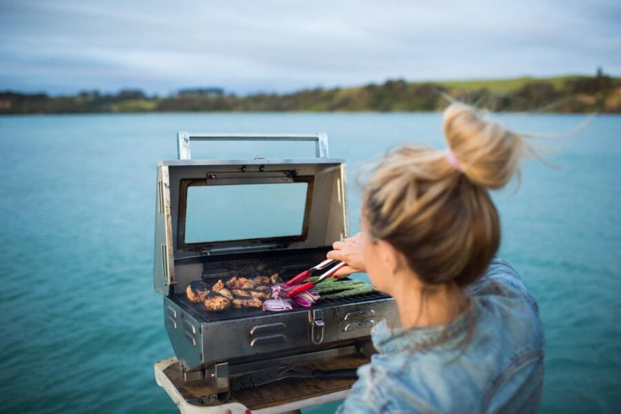 Lisbon: Cruise to the Beach with BBQ, Open Bar and Music - Meeting near Praça do Comércio
