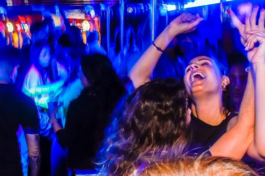 Lisbon: Disco Night Cruise with DJ and Open Bar - A Lisbon night out that keeps moving