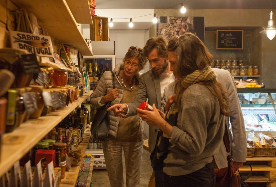Lisbon: Evening Local Food Crawl with Drink Pairings - Final call: book it for the food and the neighborhood