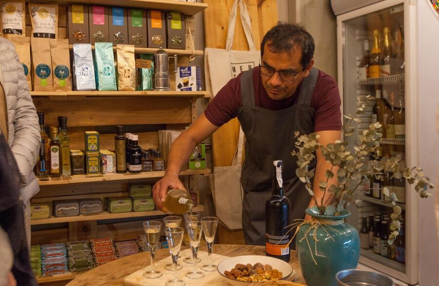 Lisbon: Evening Local Food Crawl with Drink Pairings - Pairing petiscos with Portuguese drinks