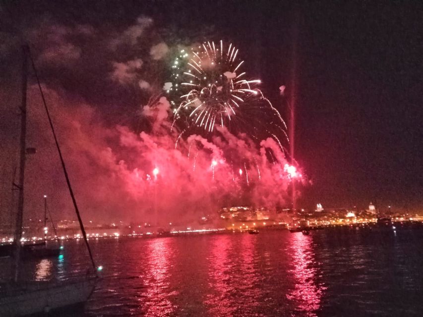 Lisbon: New Year's Eve Tagus River Cruise with Open Bar - The open bar and what you actually get