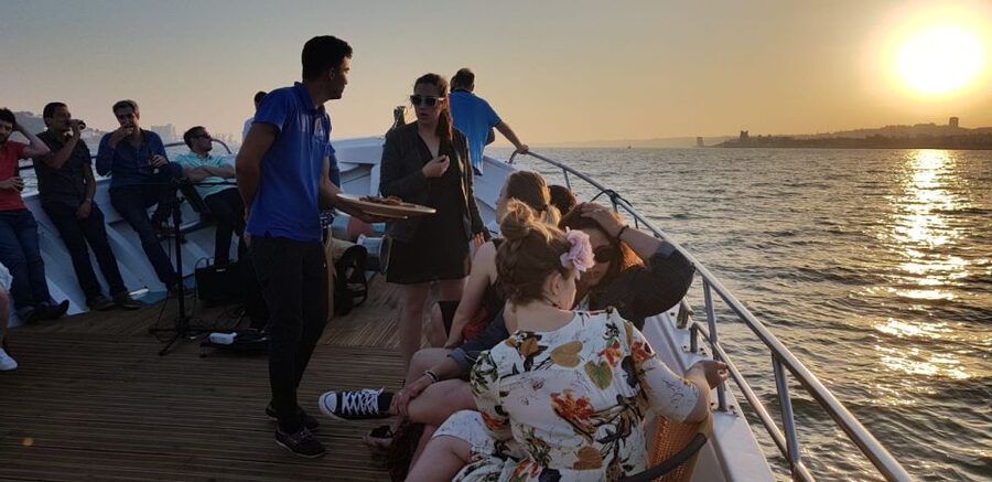 Lisbon: New Year's Eve Tagus River Cruise with Open Bar - Timing, transport, and the late return