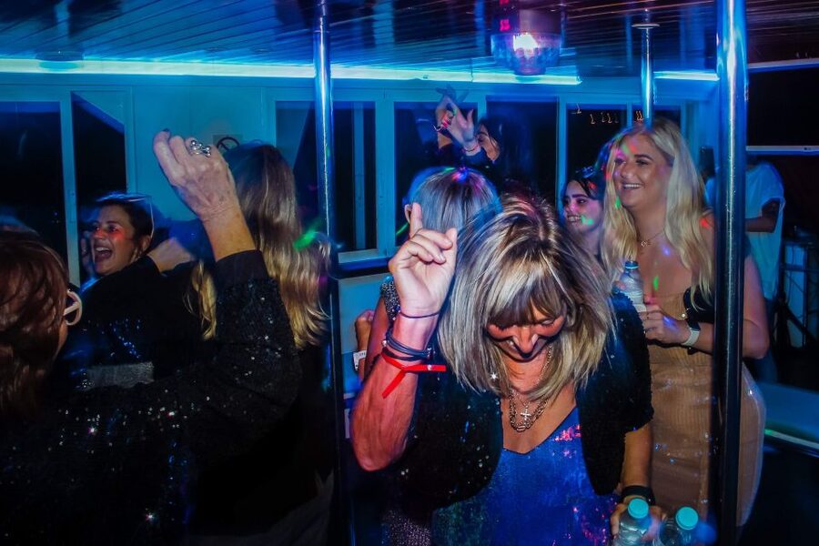 Lisbon: New Year's Eve with Live Dj Fireworks and Open Bar - Timing, cancellation, and who should book