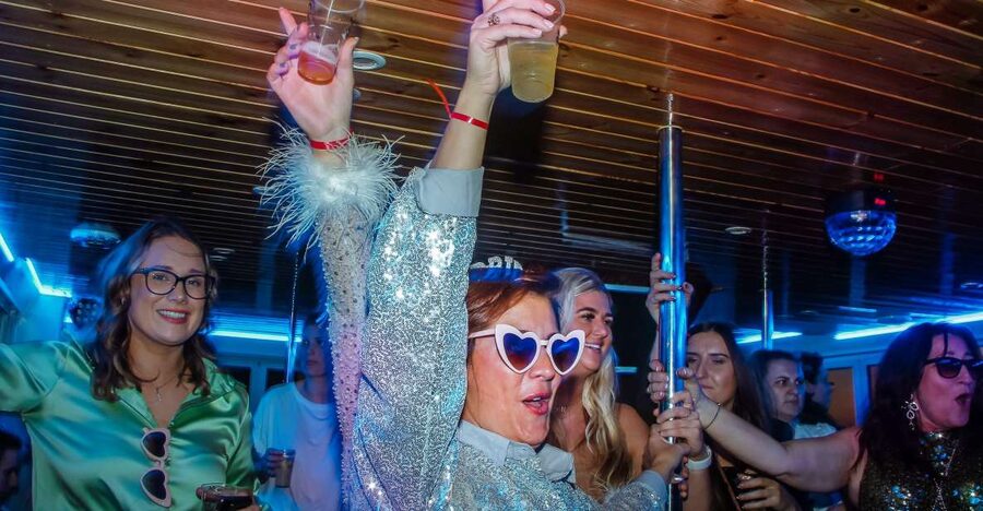 Lisbon: New Year's Eve with Live Dj Fireworks and Open Bar - What three hours on the Pacific cruise ship feels like