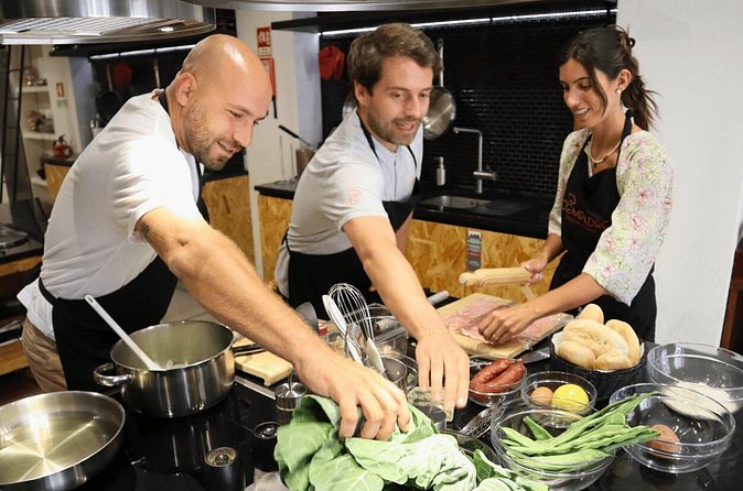 Lisbon: Portuguese street food cooking class with Drinks - Sitting down to eat what you made
