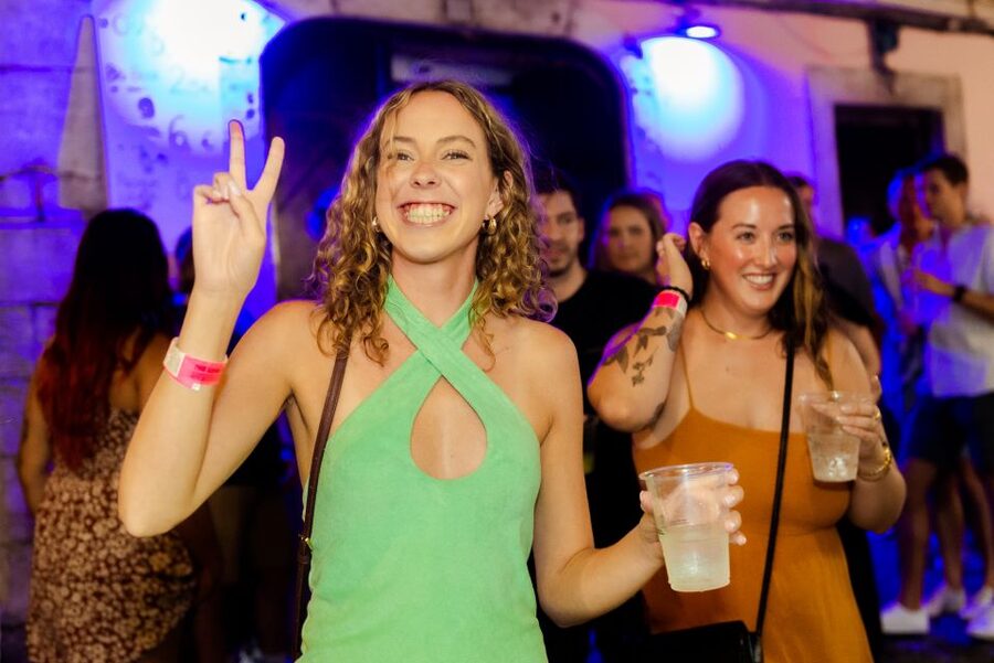 Lisbon Premium Pubcrawl: 1h Open Bar, Shots, VIP Club Entry - What the overall atmosphere is like