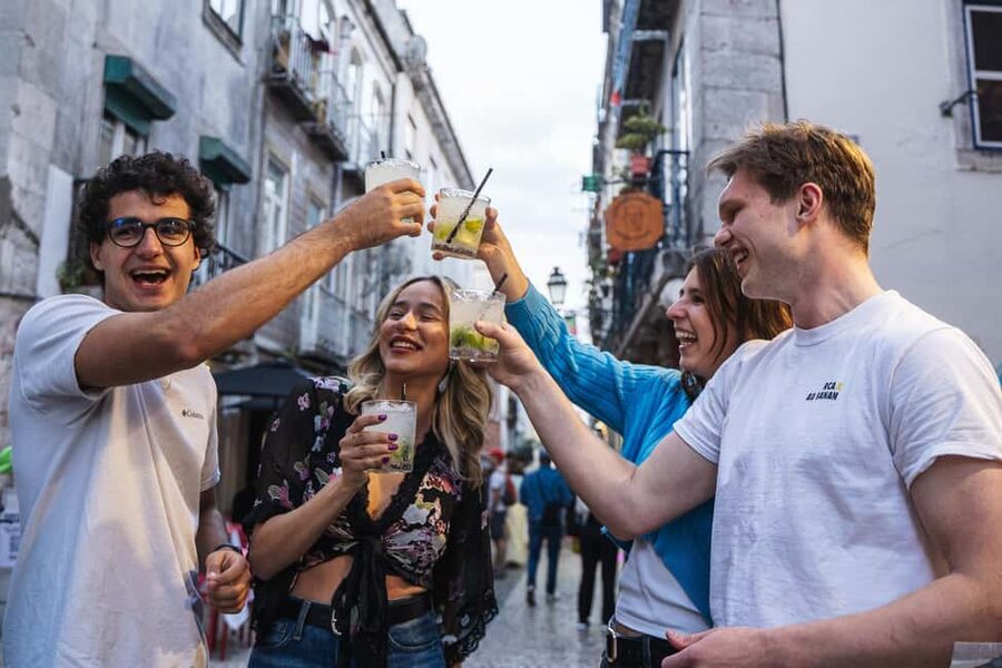 Lisbon: Private Dark History Walking Tour with Drinks - From quiet stories to louder bars