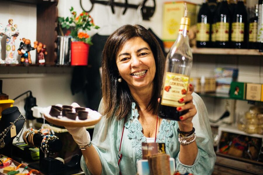 Lisbon: Private Evening Tour with Drinks & Bites in Alfama - Practical details that affect your choice