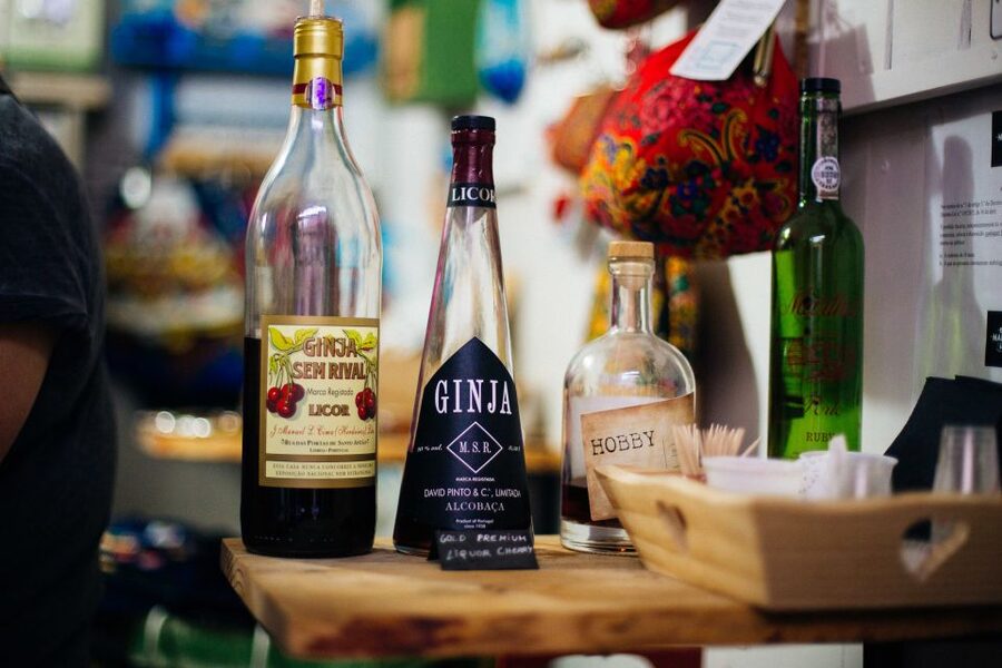 Lisbon: Private Evening Tour with Drinks & Bites in Alfama - Why an evening in Alfama works so well