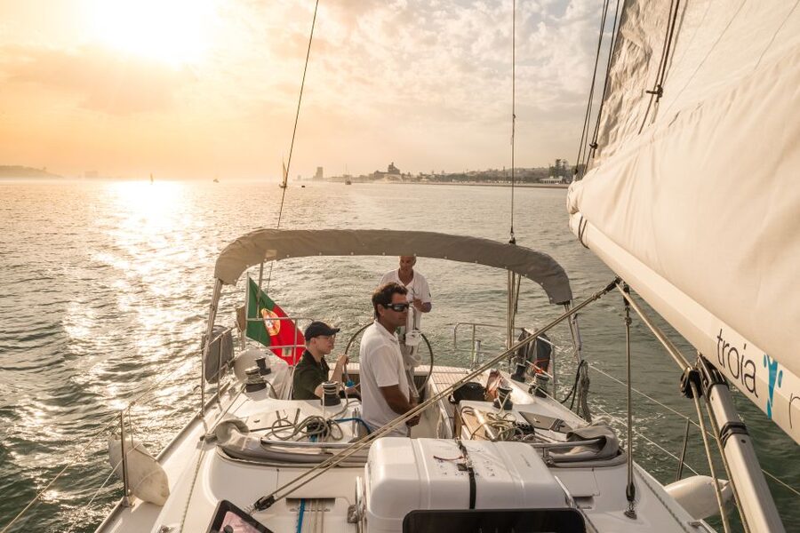 Lisbon: Private Sunset Cruise on the Tagus River with Drink - When this cruise works best
