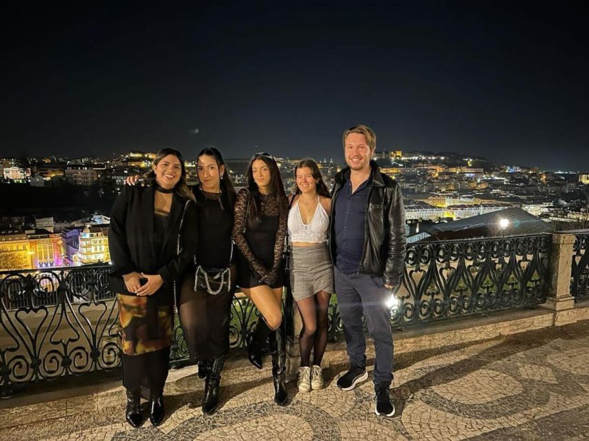 Lisbon Pub-crawl: 1h of open bar, Shots and VIP Club Entry - A four-hour night that begins above Lisbon
