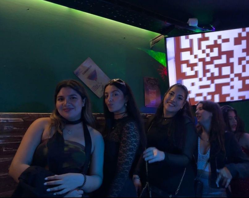 Lisbon Pub-crawl: 1h of open bar, Shots and VIP Club Entry - Bairro Alto: the social engine of the crawl