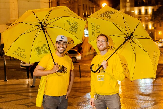 Lisbon: Pub Crawl with Open Bar, Shots & VIP Club Entry - Starting in Praça Luís de Camões