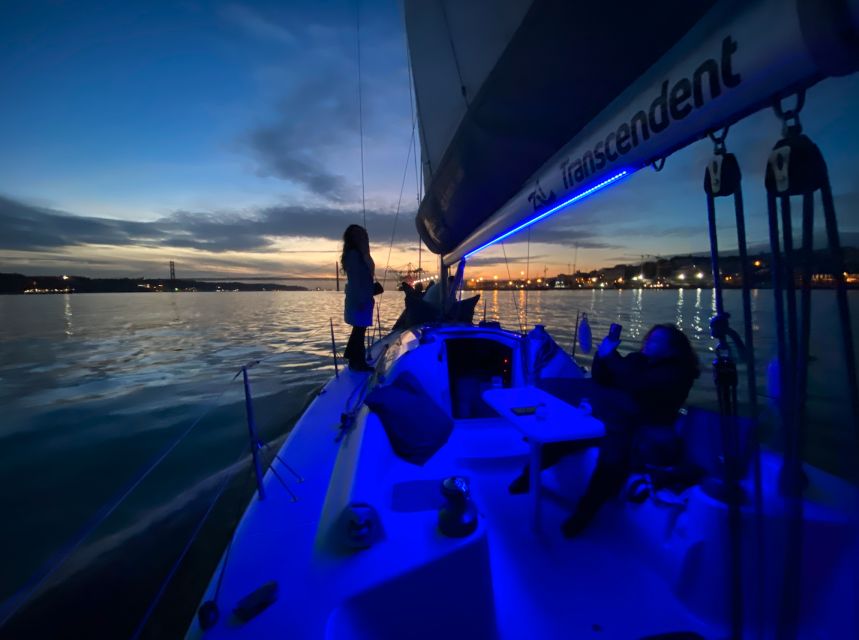 Lisbon: Sailboat Tour w/ Local Guide and Open Bar Green Wine - Why sunset is the best departure