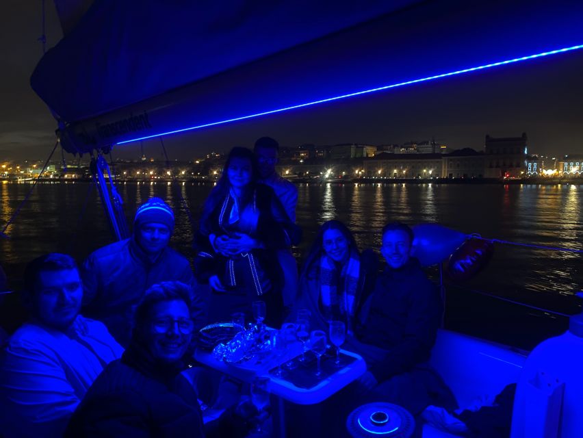 Lisbon: Sailboat Tour w/ Local Guide and Open Bar Green Wine - What the small boat means for you