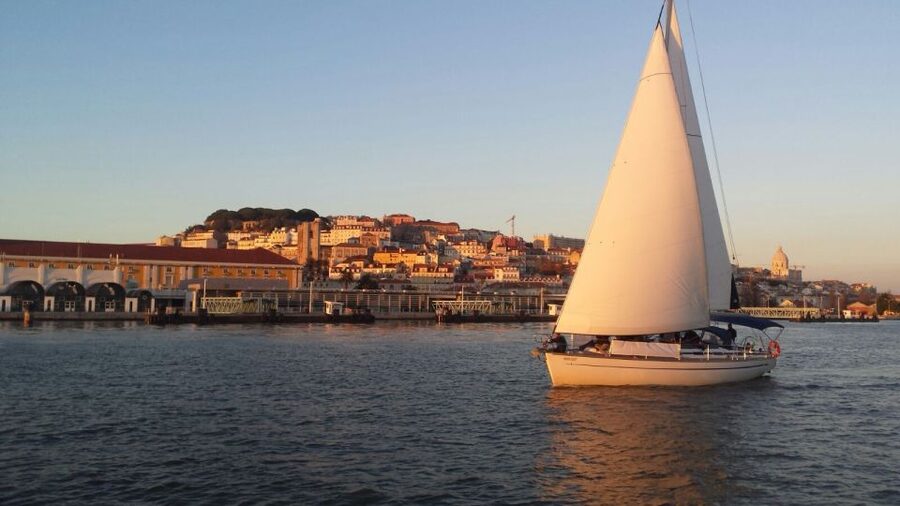 Lisbon: Sailing Boat Tour with Drinks & Pastel de Nata - Should you book the Lisbon sailing boat tour?