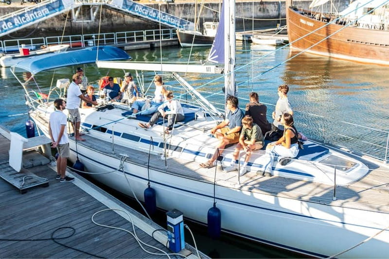 Lisbon: Sailing Boat Tour with Drinks & Pastel de Nata - What the two-hour route shows you