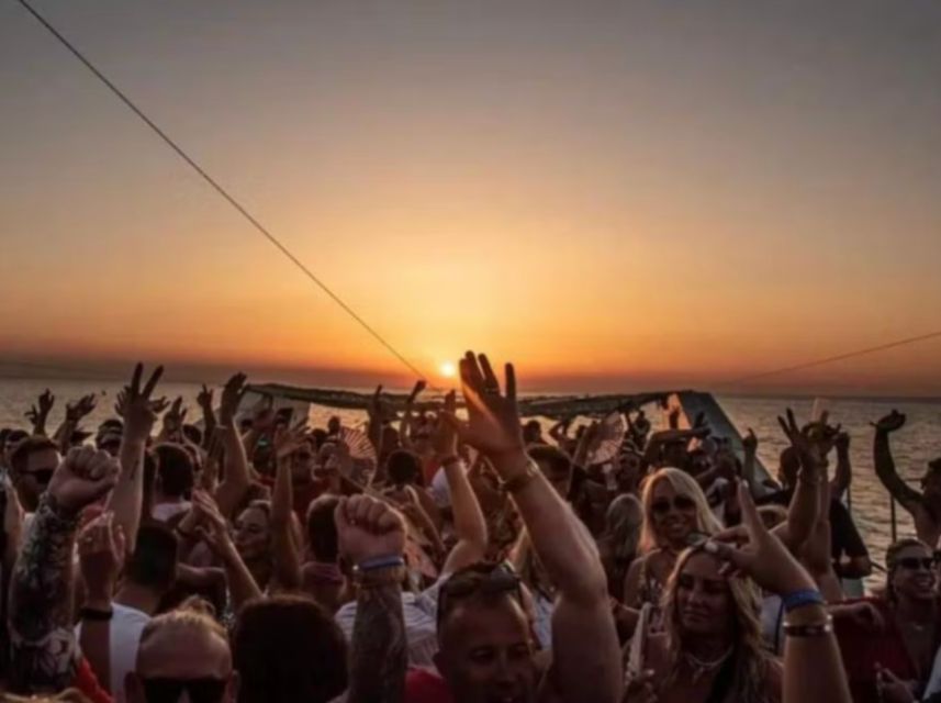 Lisbon: Sunset Boat Party Cruise with DJ and Open Bar - The first stretch past Commerce Square