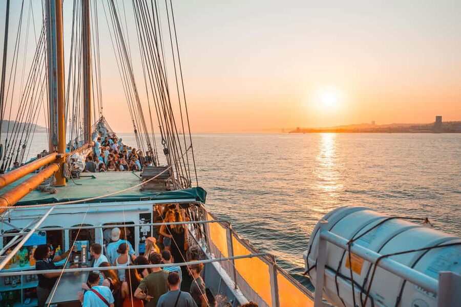 Lisbon: Sunset Boat Party Cruise with Music & Drinks - At a glance