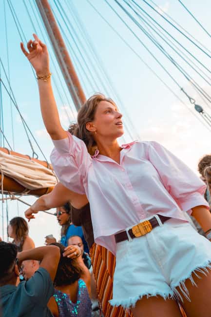 Lisbon: Sunset Boat Party Cruise with Music & Drinks - The Red Bridge and Christ the King