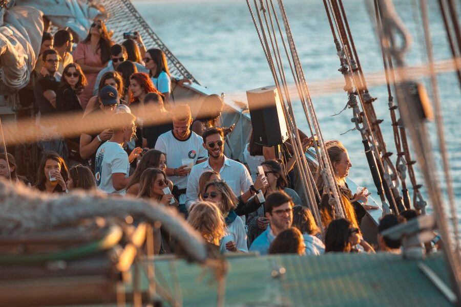 Lisbon: Sunset Boat Party Cruise with Music & Drinks - Music, dancing, and the social mood