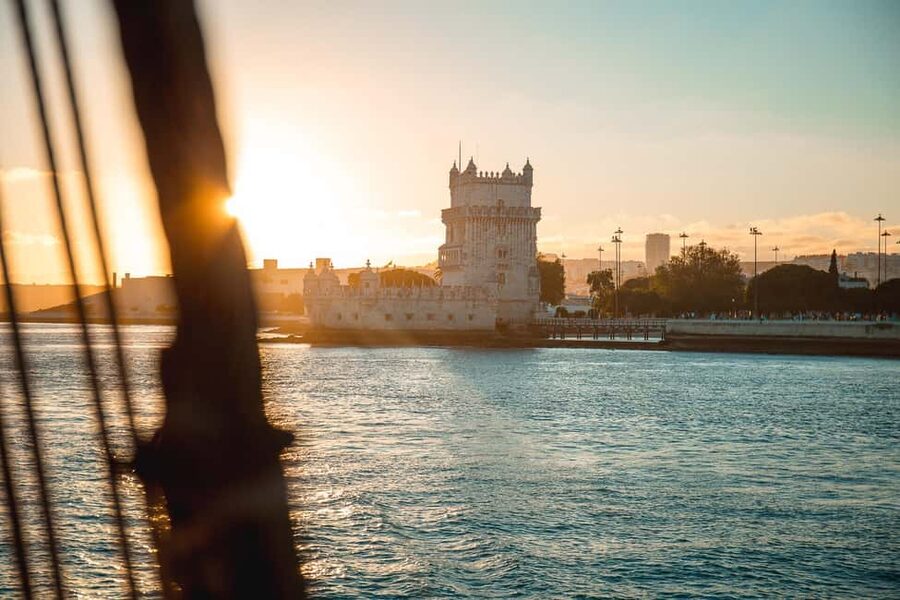 Lisbon: Sunset Boat Party Cruise with Music & Drinks - Practical advice before you board