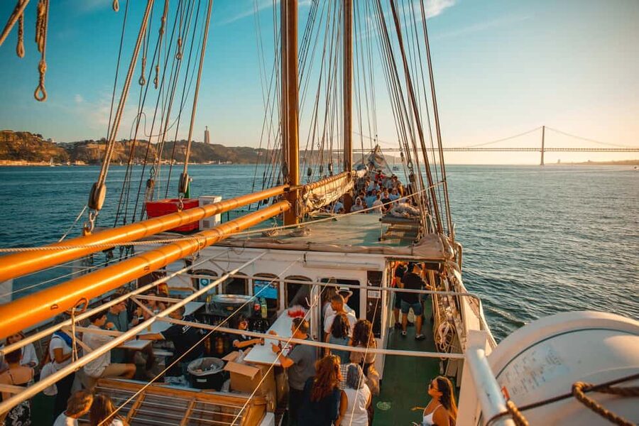 Lisbon: Sunset Boat Party Cruise with Music & Drinks - Belém Tower at sunset