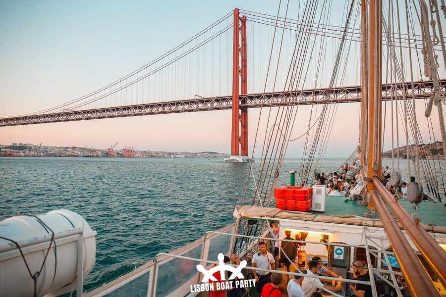 Lisbon: Sunset Boat Party with 2 Drinks and Free Club Entry - Key points before you book